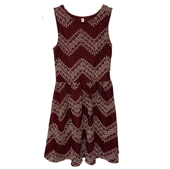 Embroidered Sleeveless Dress Small - Picture 5 of 13